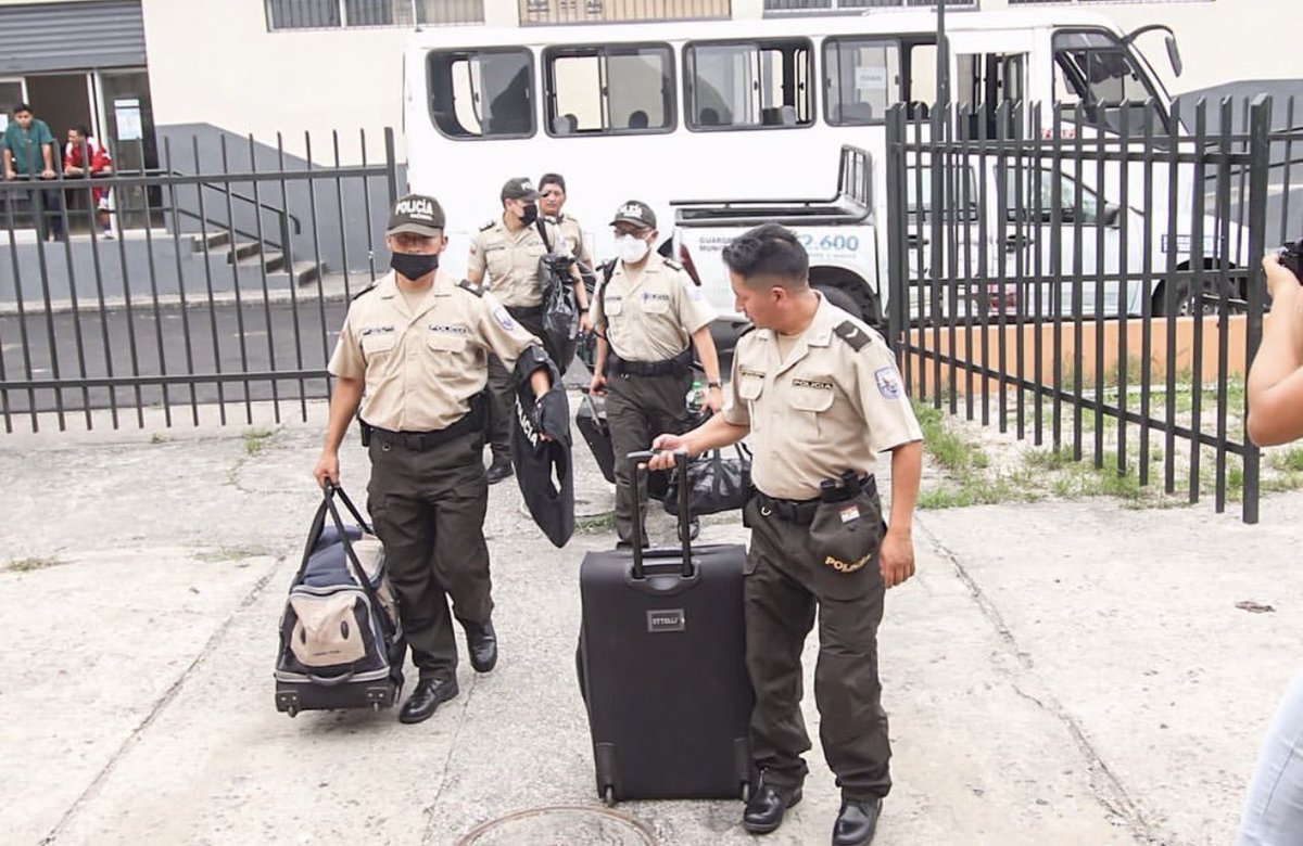 cynthiaviteri's tweet photo. Sr. Presidente @LassoGuillermo, en base a su decreto de estado de excepción en las parroquias: Ximena y Pascuales de Guayaquil, esta ciudad pone a disposición su contingente a favor de la ejecución de este plan. https://t.co/EbIYrD2zXj