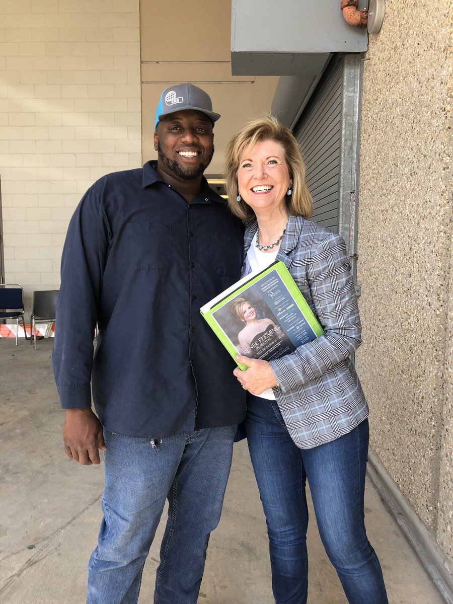 DianeTate's tweet photo. See this guy…..Lorenzo…..he’s the one making things happen downtown. #BatonRouge #LetsOpenThePlaza #RemoveTheFence #WelcomeTheGuests
🎟 https://t.co/5jp6wREbkx https://t.co/vKJUlZTQuY