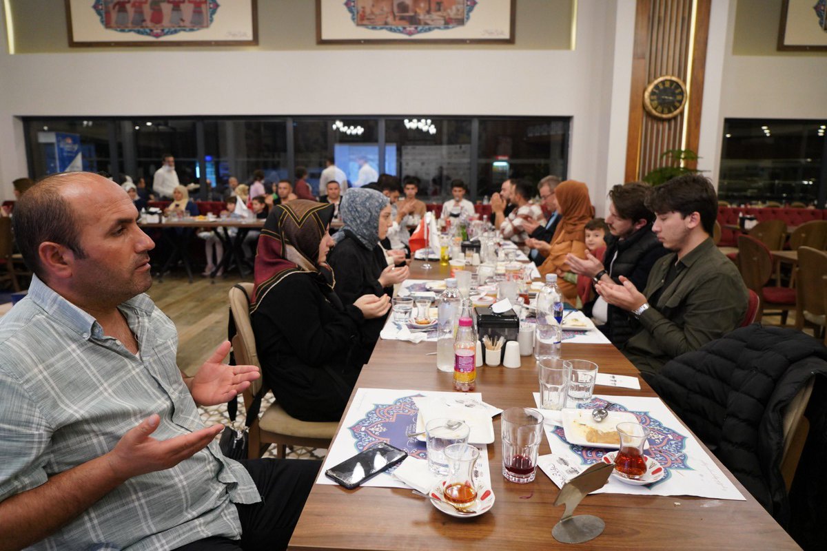 _MustafaALTIN_'s tweet photo. Şirketimizin kuruluşunun  yedinci yılında; çalışma arkadaşlarım ve aileleriyle  #Ramazan ayının bereketini ve güzelliğini iftar soframızda paylaştık. 

Rabbim; oruçlarımızı kabul, birliğimizi daim eylesin.

#altıninşaat #temelindegüvenvar https://t.co/5WqDMlaILe