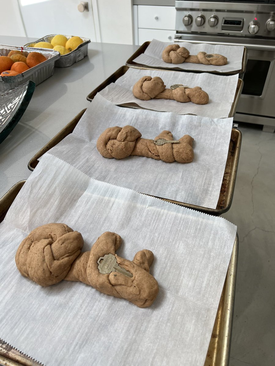 finkeland's tweet photo. #KeyChallah #Shlissel #BakeBread #FirstChallahAfterPassover #FirstChallahAfterPesach #Challah #ShlisselChallah #Shabbat #Shabbos https://t.co/QHUvLMwjr7