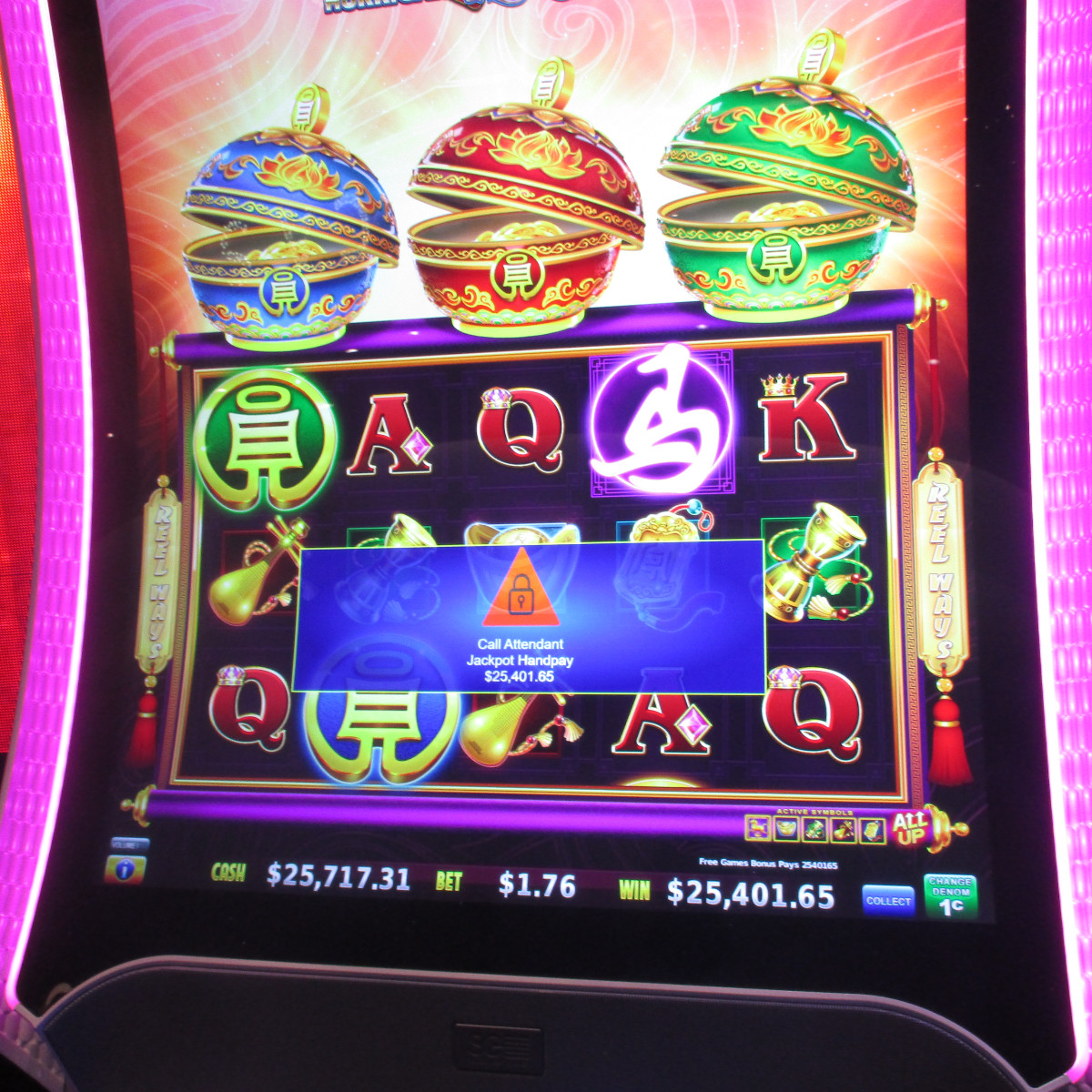 RCCasino's tweet photo. We have another #RhythmWinner! This lucky guest won $25,401.65 on Coin Combo! Congratulations to them!
#RhythmCityCasino #Jackpot #DavenportIowa #QuadCities #slots #casino #CoinCombo #winner #cash https://t.co/Zp3j69AsqJ