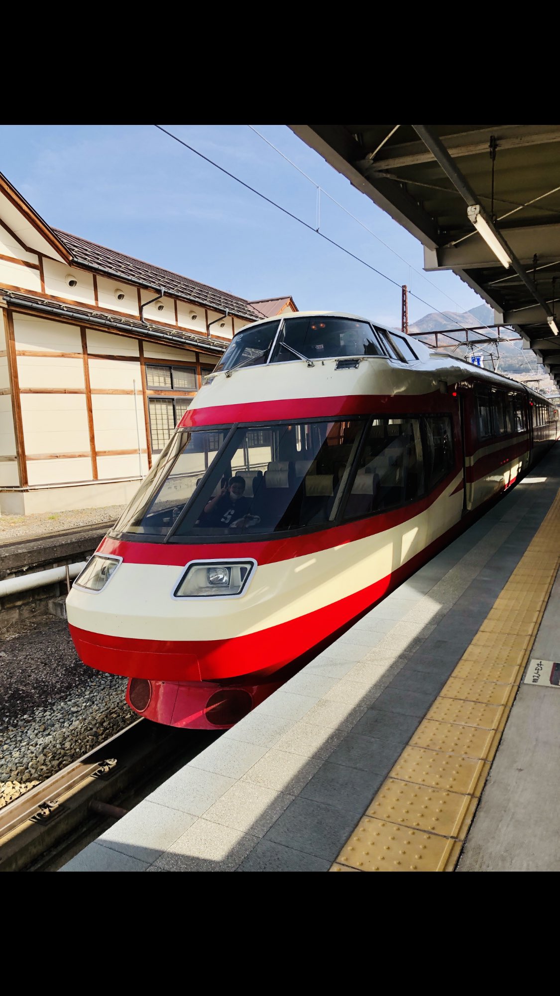 Food Sake Tokyo 坂本ゆかり Near The Snowmonkeypark Returning To Nagano Station From Yudanaka Onsen Station We Took The Yukemuri Express Train On The Dentetsu Line The Driver Of The Train Sits