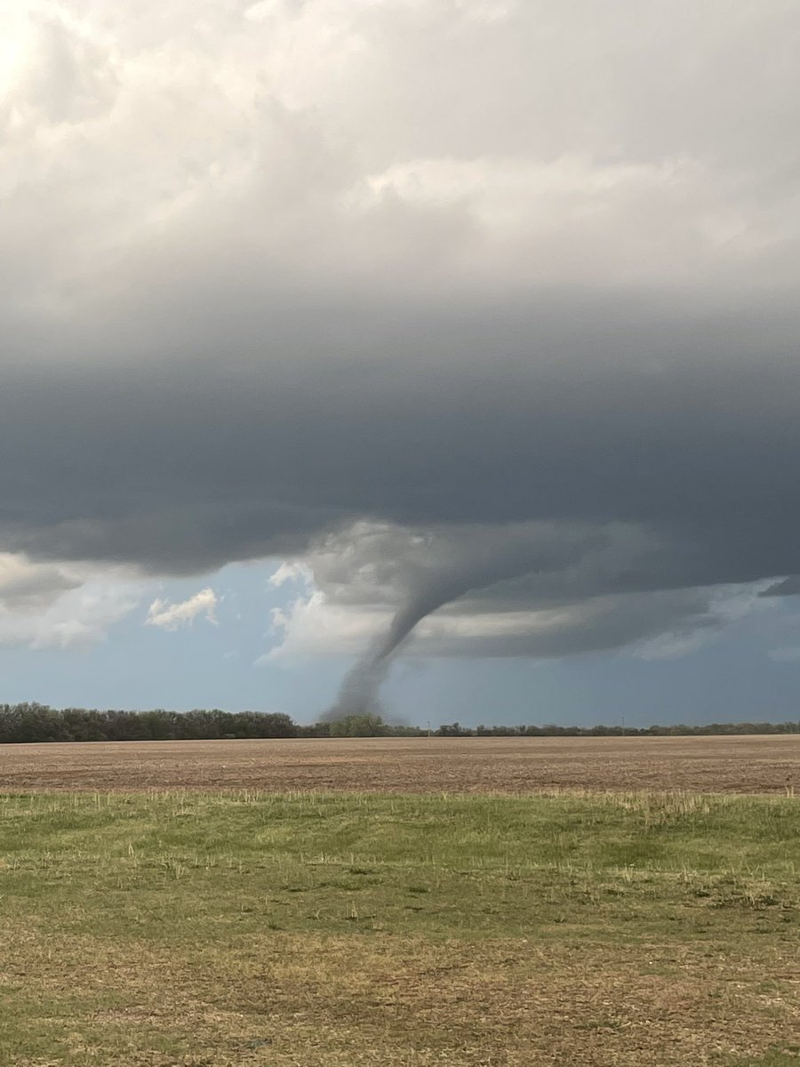 Tornado 2 mi north of Rose hill United Methodist church. <a href="/NWSWichita/">NWS Wichita</a> #kswx around 8:10pm