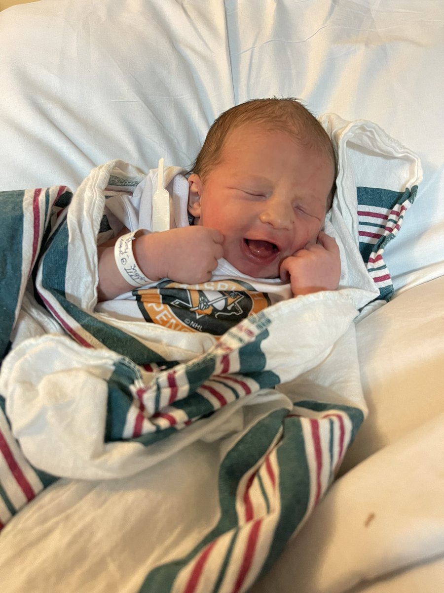 SandieStone8's tweet photo. #87jersey @ATTSportsNetPIT   He’s been waiting for a jersey since he was born! Hehe #LetsGoPens https://t.co/NDdwlMymL4