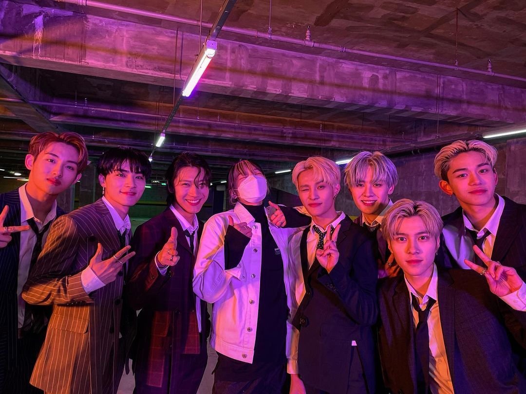 lrChittaprrrr's tweet photo. dia 105, vi uma teoria do povo falando do 4 q o yangyang fez na foto, concordo c tds. espero q o xuxi venha em maio ou essa semana https://t.co/3gb5sGoyF2