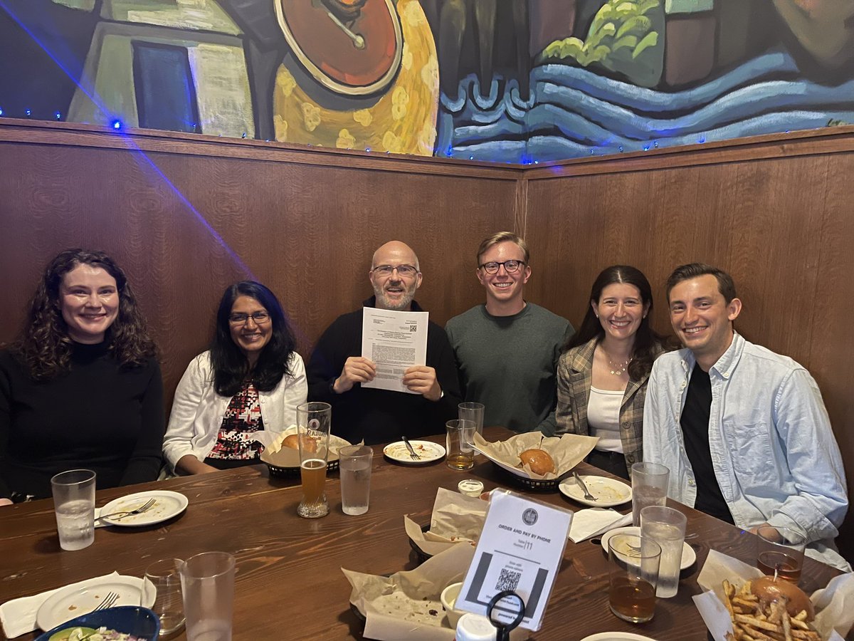 EBMUrology's tweet photo. Great Night out @bluedoorpub to celebrate our study on (lack of) adoption of #IDEAL principles in studies of #retzius sparing #RALP in @JEndourology @IDEALCollab @rgotlieb5 @SeanTMcSweeney @SultanShazi and Caitlin Bakker @umnlib @CochraneUrology https://t.co/luEQgfiFsm