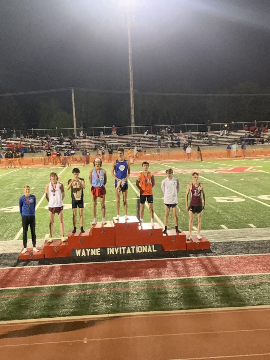 Warriors_Track's tweet photo. The PR party continues in the 1600! Calvin Kilgallon (4:20) and JD Fleig (4:24) are now #2 and #3 in school history! https://t.co/8WHSH6lvnz