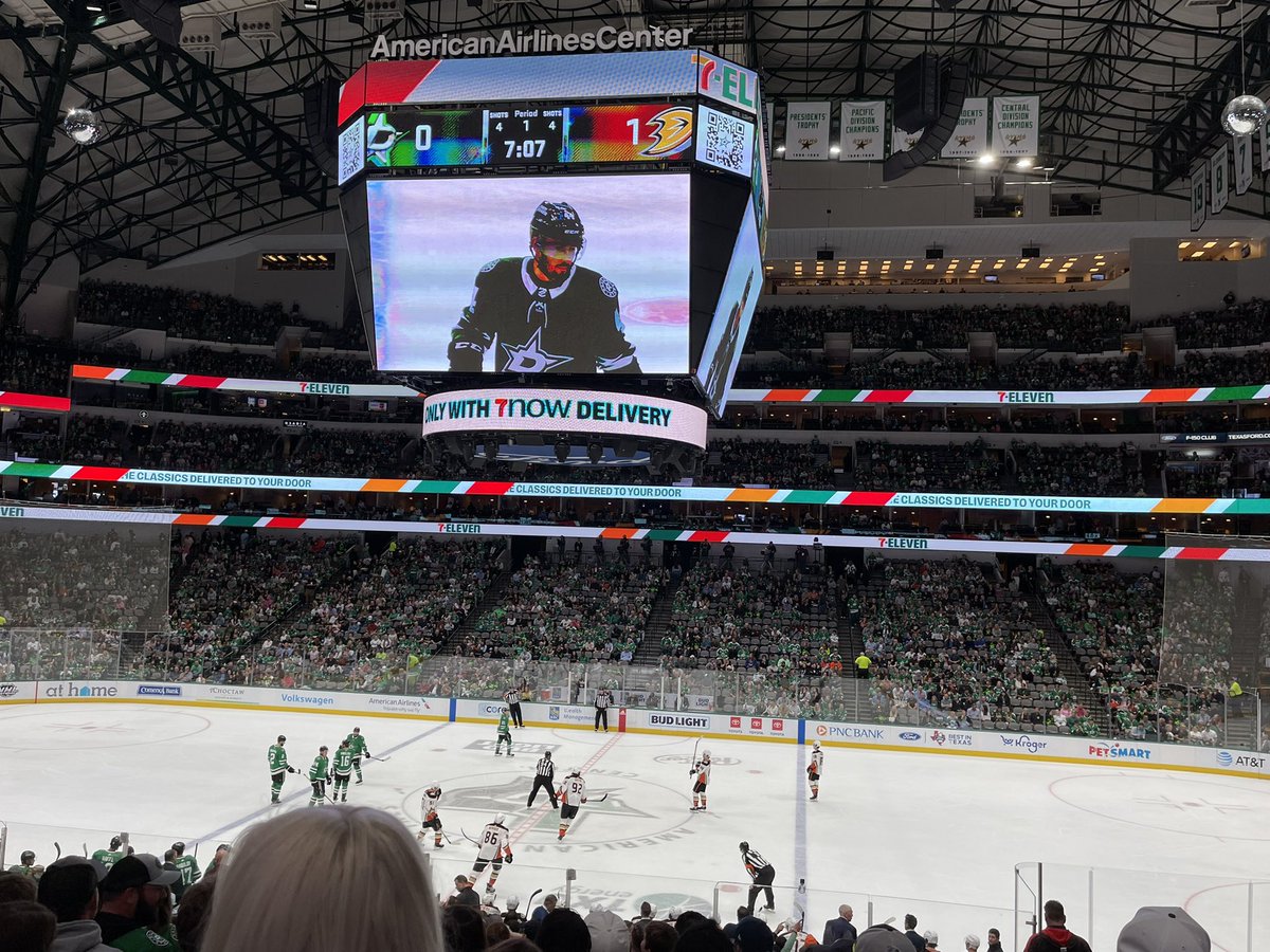 roxanneee12's tweet photo. Thank you to the best big brother @ryanleininger for @DallasStars game for an early birthday present! #GoStars https://t.co/4ogrSAljuo