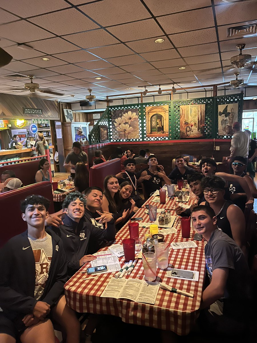 After a great day of running some good food to recharge for tomorrow. 4x1 in finals; 3 long jumpers; Renata Pole Vault; Angel 300H finals; Jayden 800&amp;1600. 🏃‍♂️🏃🏻‍♀️ #riverside4ever