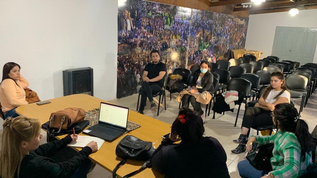 JuveSeccMPN's tweet photo. #𝐂𝐚𝐦𝐢𝐧𝐨𝐀𝐥𝐂𝐡𝐨𝐜𝐨𝐧 | #𝐇𝐚𝐲𝐄𝐪𝐮𝐢𝐩𝐨 

💙 #Hoy desde la  #𝐂𝐨𝐦𝐢𝐬𝐢𝐨𝐧𝐃𝐞𝐉𝐮𝐯𝐞𝐧𝐭𝐮𝐝 de Seccional nos reunimos para ultimar detalles de la gran caravana de la militancia!

💙 Mañana todos y todas a #VillaElChocón! Nos vemos! https://t.co/u8sknlmqQ3