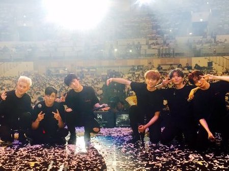 chxrrytaro's tweet photo. changkyun never changed :( <3
he'd always been the one leaving space for the missing members https://t.co/wbI925TVVQ