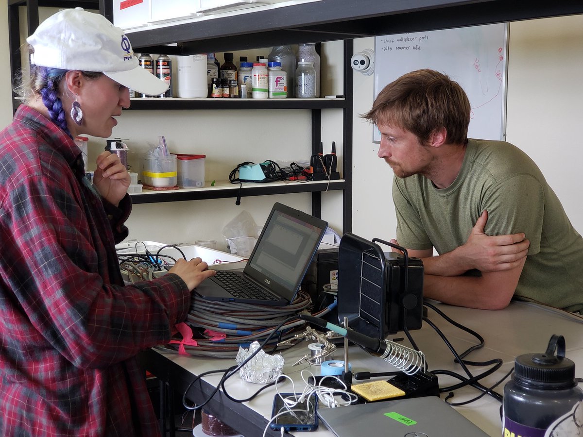 GotschSybil's tweet photo. There is great work happening in the lab too! Here Robyn (lab technician and F&amp;M grad) and Damon (post-doc) are assembling and testing the sap flow system and saturating epiphyte mats to determine their water storage capacity. #cloudforest #canopybiology #climatechangescience https://t.co/CUw9jb9e73