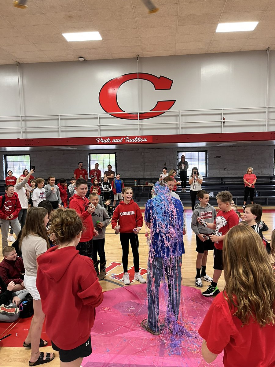 ceslibrarymed's tweet photo. Mr. Webb made good on parts 1 &amp; 2 of his book fair promise today! 🎉🎉🎉 https://t.co/TGVnjR38M5
