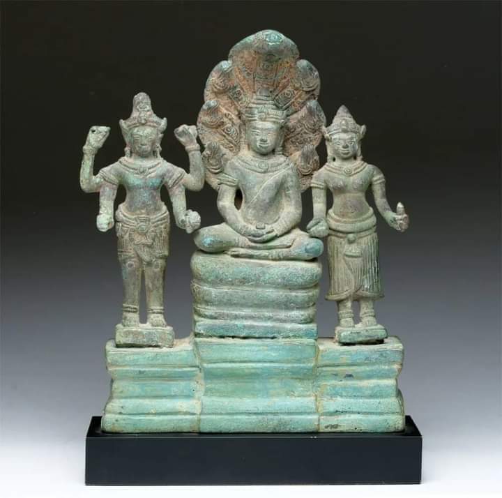 ये विष्णु या शंकर नही । महामानव तथागत  बुद्ध है।