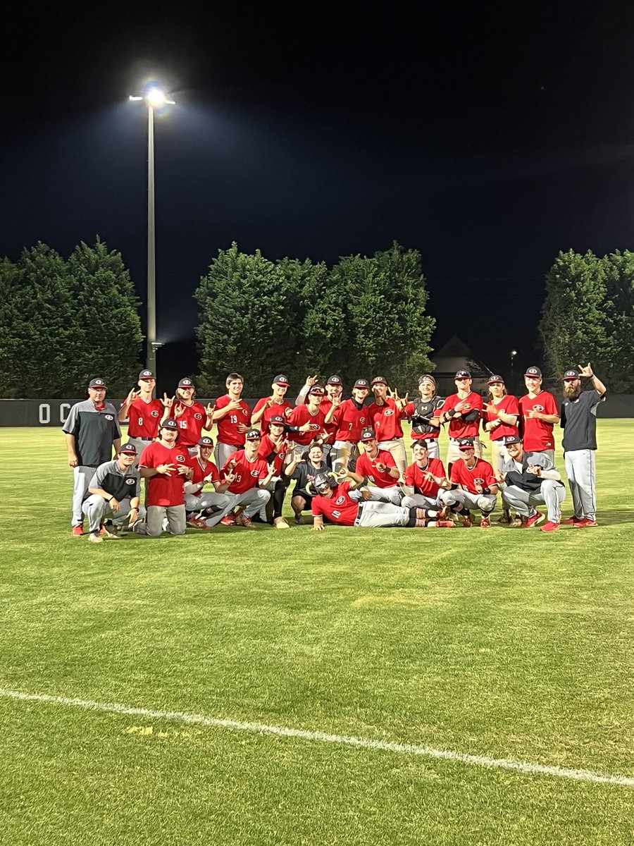 phoenix_shs's tweet photo. Phoenix sweep Oconee County in Round 1. #Sweet16 bound! #CLStrong https://t.co/nYymGuPhuV