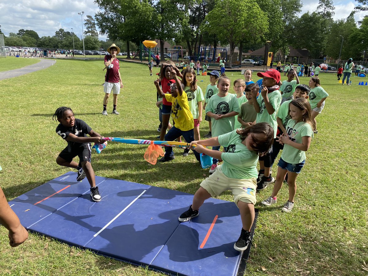 Had a great time today at field day. Just a few of the memories i captured. Our coach <a href="/enf_2000/">erin finch</a> is better than yours 😊 <a href="/HumbleISD_OE/">Oaks Elementary</a>