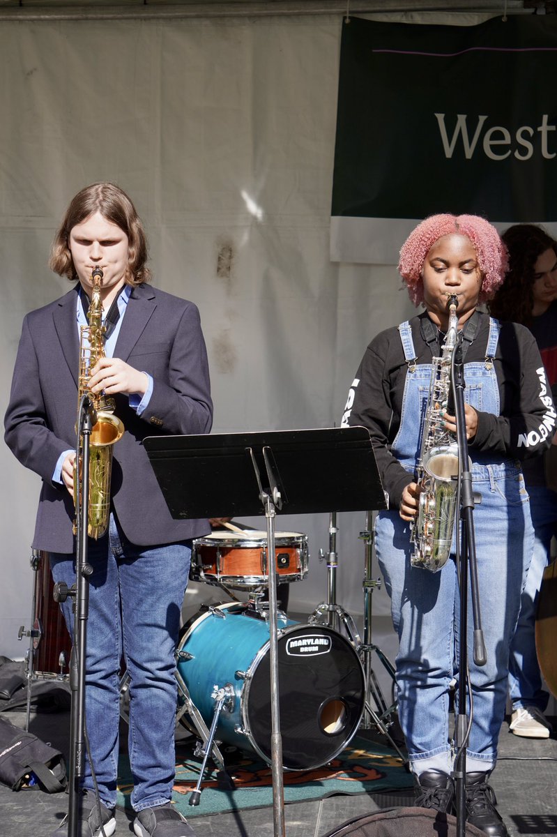 Gorgeous day for some jazz in the park! Thank you, BSA Jazz Ensemble! 

#flowermart #jazz #jazzensemble #performingarts #jazzinthepark #highschool #baltimore