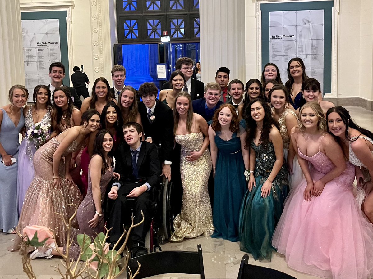 Janineneno's tweet photo. Our favorite PEOPEL! Looking good senior tutors. You clean up well.  @ms_carlson1208 @SandburgPE @SandburgHS @DSmithCSHS @CHSD230 https://t.co/48ChGLUepi