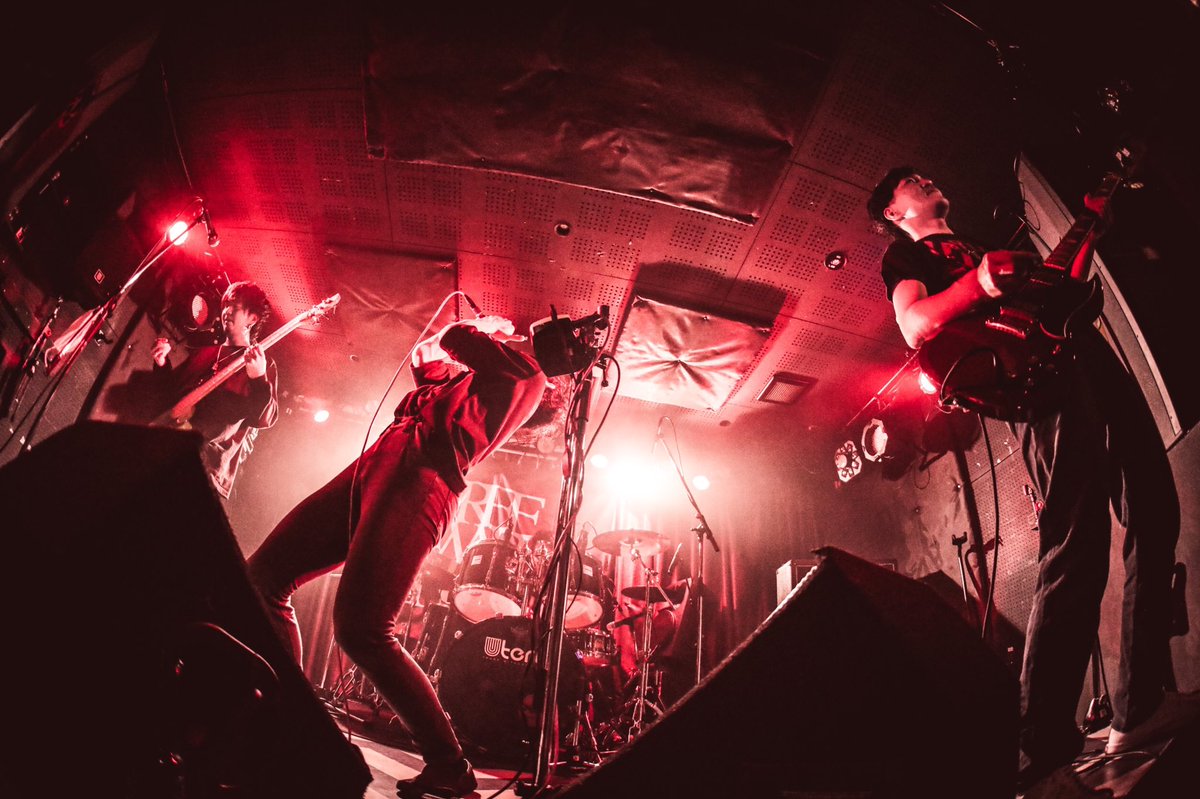 FreeWalkFree's tweet photo. FREE WALK FREE ”乱音PARTY 11回目" @FUKUOKA_UTERO 無事終了!

-SET-
カナリヤ
SO HARD STANDING THERE

コバルトブルーの夜
NOT FOUND
アオ

SWAY
WALKING DEAD

📸 by eno(@acp696)

#FreeWalkFree #Live #福岡 #天神 #四次元 #LivePhotography https://t.co/F64VYFEzFB