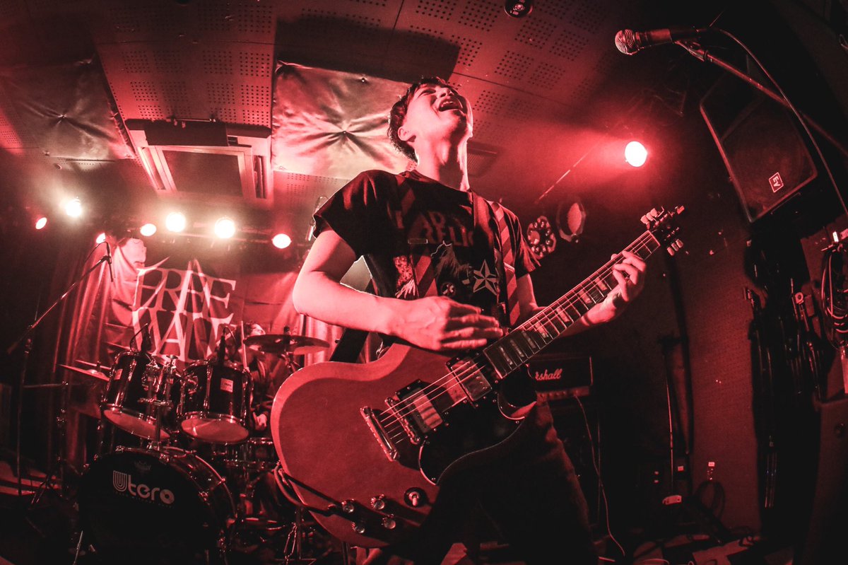 FreeWalkFree's tweet photo. FREE WALK FREE ”乱音PARTY 11回目" @FUKUOKA_UTERO 無事終了!

-SET-
カナリヤ
SO HARD STANDING THERE

コバルトブルーの夜
NOT FOUND
アオ

SWAY
WALKING DEAD

📸 by eno(@acp696)

#FreeWalkFree #Live #福岡 #天神 #四次元 #LivePhotography https://t.co/F64VYFEzFB