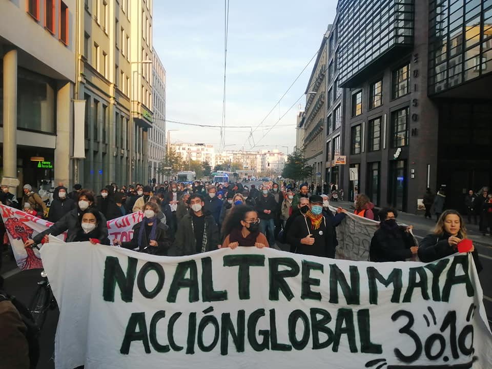 Insistimos en que el <a href="/TrenMayaMX/">Tren Maya</a> NO ES UN TREN y NO ES MAYA.
En un conjunto de megaproyectos que despojan a los pueblos y se impone violando derechos humanos.

#NoAlTrenMaya #NoAlMalLlamadoTrenMaya