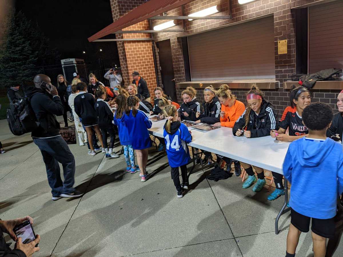 vhstigers's tweet photo. One of the great Valley traditions.  Autograph poster night for the kids!!  @ValleyWDMsoccer  #iahssoc https://t.co/YMDSIEIapb