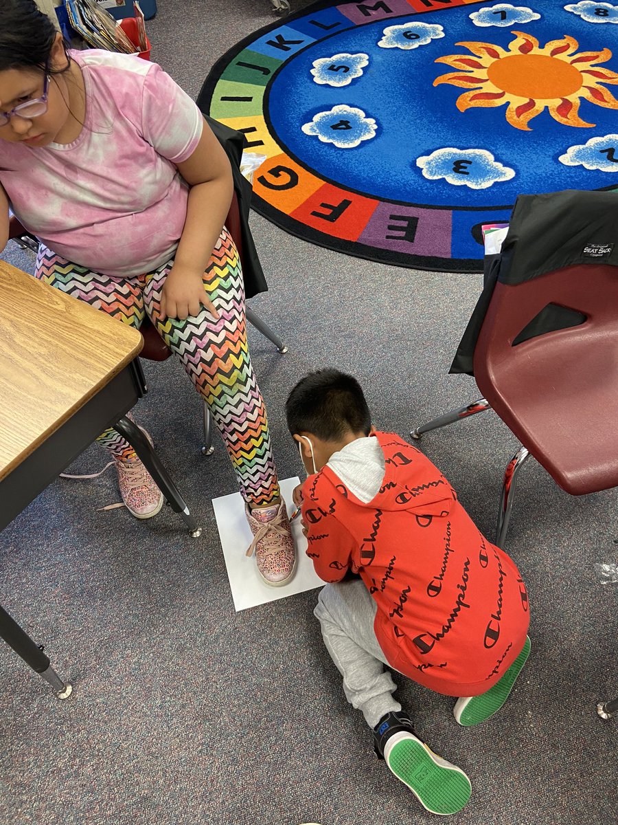 BreannaBea's tweet photo. 2nd graders teamed up to trace and measure their shoes today! #centimeters #mathematicians @LincolnGI https://t.co/B7R2GTz8xH