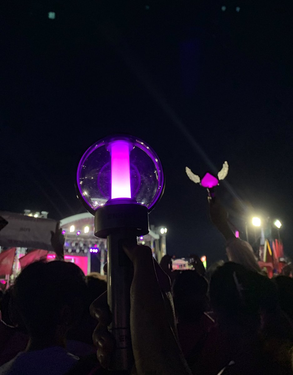 pjmloml11's tweet photo. kpop stans for leni🌷🌸💗🎀 https://t.co/8JhVjjAbdR