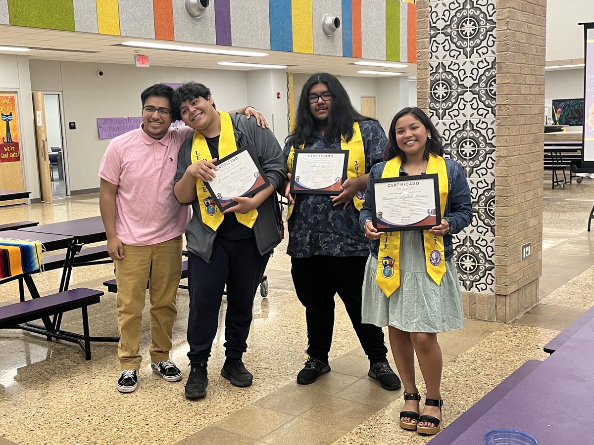 Esmeralda Alday ella/she/her (@esmeraldalday) on Twitter photo Officially the proudest moment of my career. The students described tonight frente a sus familias how being in the dual language program <a href="/SAISDBrackHS/">Brackenridge HS, SAISD</a> impacted them linguistically, culturally and academically. ¡Felicidades , águilas! Officially the proudest moment of my career. The students described tonight frente a sus familias how being in the dual language program <a href="/SAISDBrackHS/">Brackenridge HS, SAISD</a> impacted them linguistically, culturally and academically. ¡Felicidades , águilas!