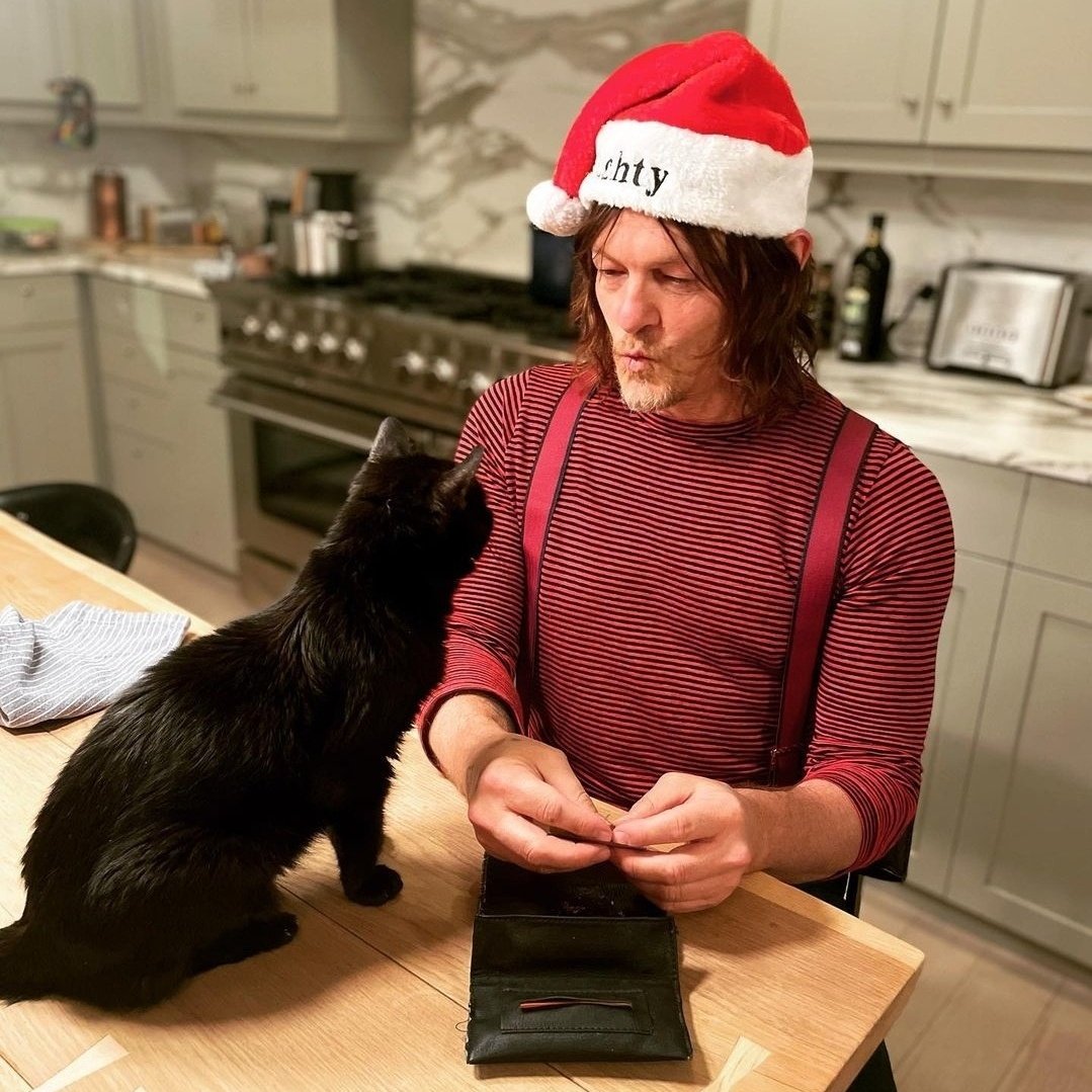 Daily Norman Reedus on Twitter "Norman Reedus with his beloved cat Eye