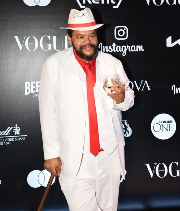 O look do <a href="/BabuSantana/">Babu Santana</a> simplesmente maravilhoso 

 #BailedaVogue2022