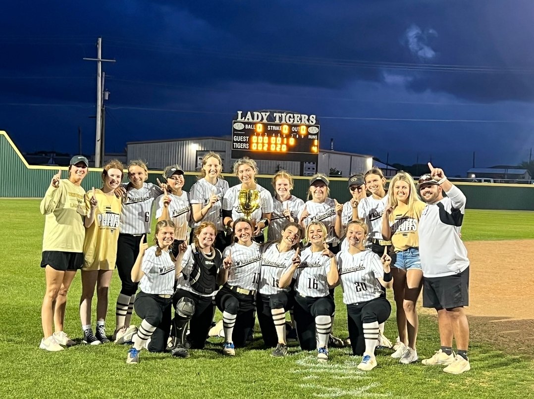 WHStxAthletics's tweet photo. 🚨Bi-district Champions🚨

The Lady Tigers ended round 1 of the playoff series defeating Chisum 6-4 in game 1 and 4-1 in game 2. The Lady Tigers will face Whitesboro in the Area round next week. 

#AllGasNoBrakes⛽️ https://t.co/RaxnBWDzys