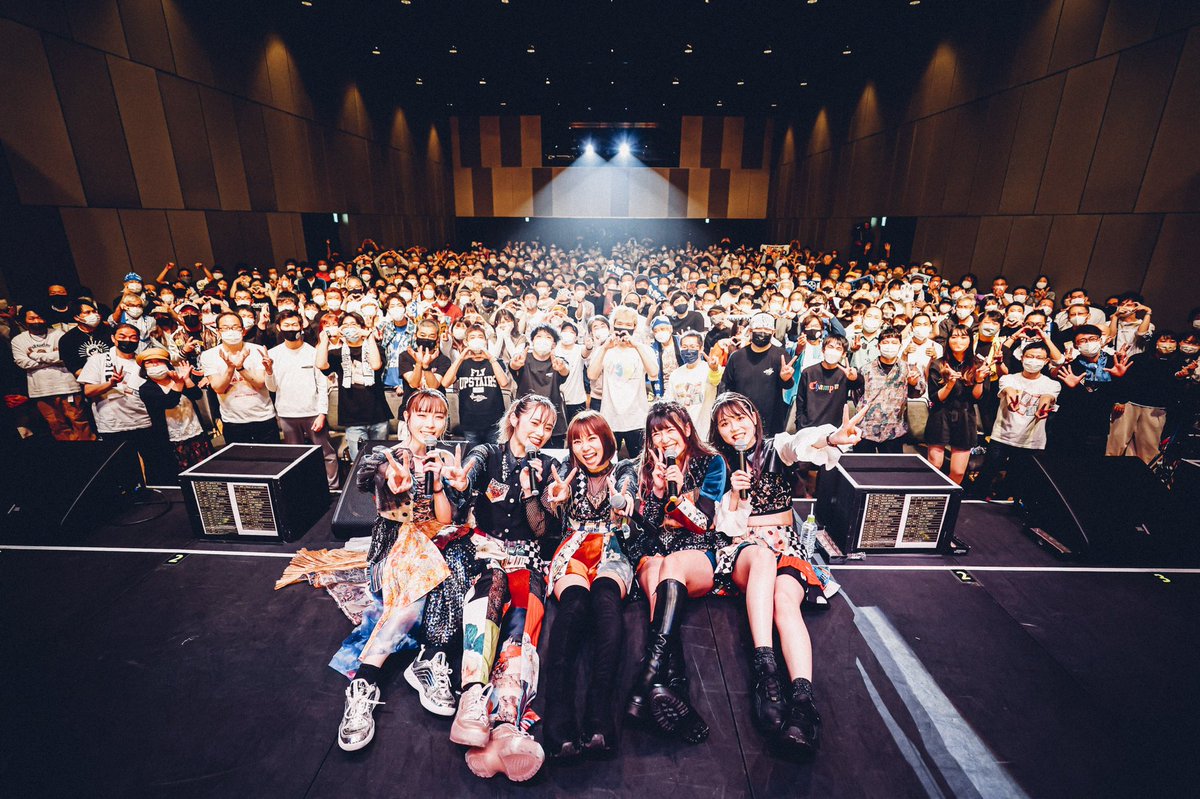 ssfwruna's tweet photo. 大阪☆春夏秋冬でした！
全く実感が無いのはきっとまた集まれるから！またライブしようなーーー！！ https://t.co/1T3zqivvOL