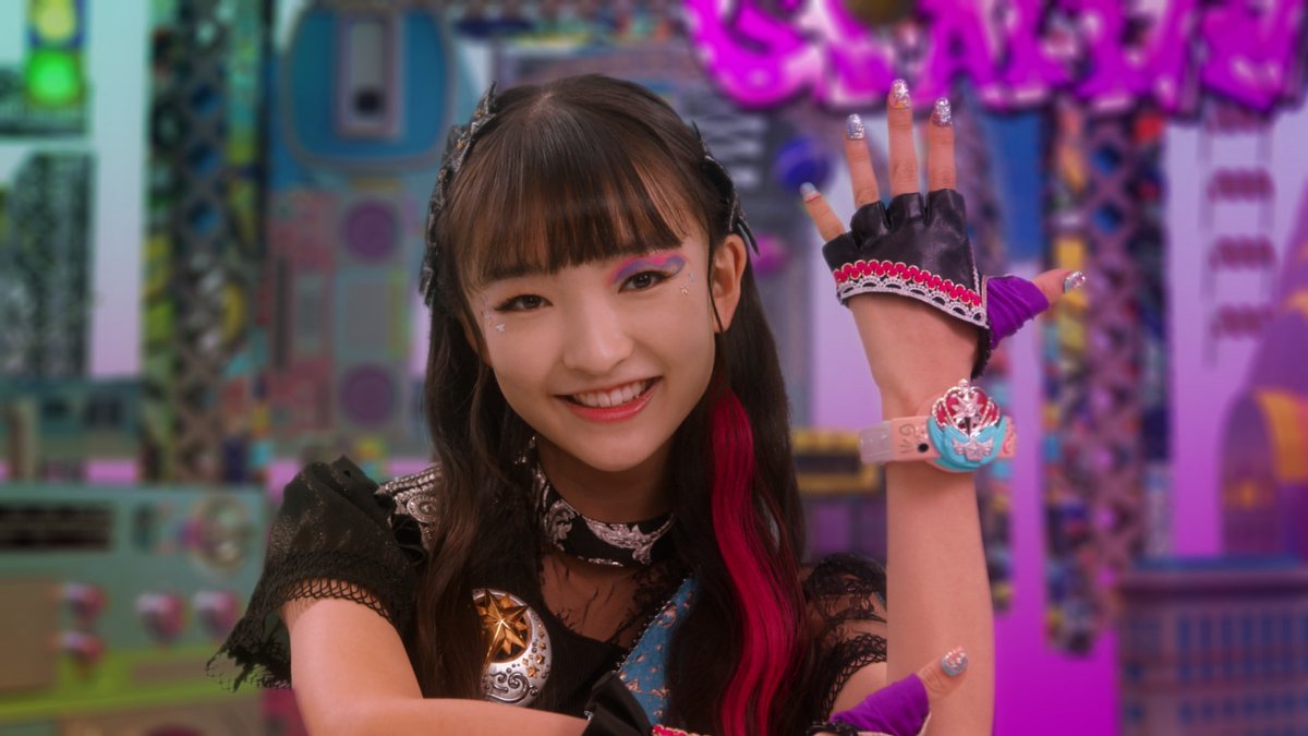 上村梨々香 缶バッジ 20個 Lucky2 Laki 上村梨々香 カード 缶バッジ チャーム キーホルダー