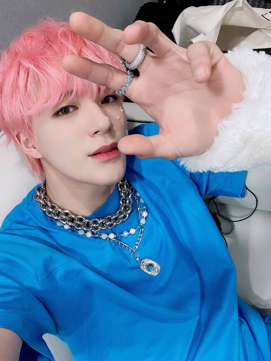 hourly jeno 👑 tweet media