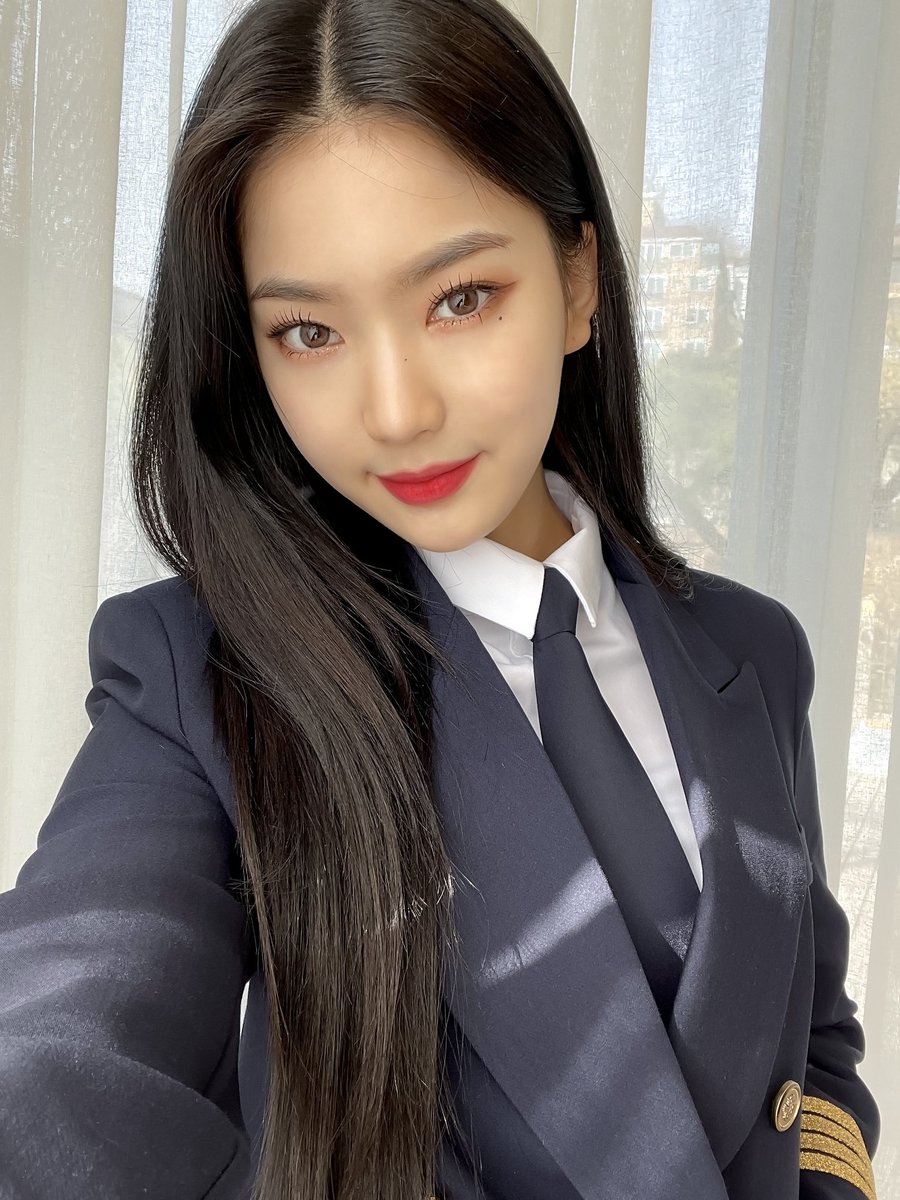 👔🐱🐾

#스테이씨 #아이사
#STAYC #ISA