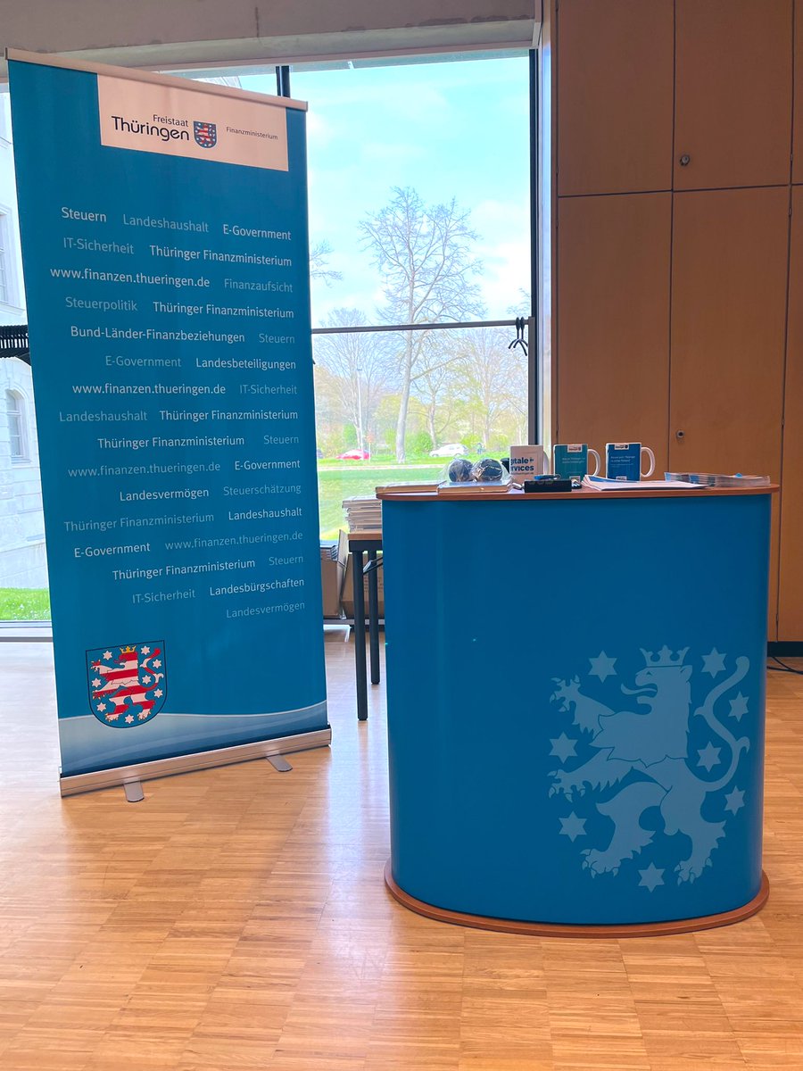 CIO_Thueringen's tweet image. Wir sind heute auf dem Hochschulinformationstag - Campus Gera der @DHGeraEisenach unterwegs.
Der Messestand steht!
Wir stehen Euch von 10 bis 14 Uhr im Hörsaal am Standplatz 10 bei Fragen zum #Studium #Verwaltungsinformatik zur Seite!
Wir freuen uns auf Euch!
#HIT
(TCIO)