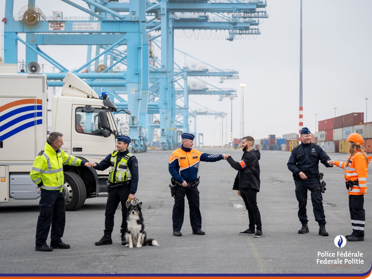 federalepolitie's tweet image. Samenwerkingen tussen internationale politiediensten leiden steeds tot mooie uitwisselingen #wederzijdsrespect #pictureoftheweek #POTW #fotovandeweek #FederalePolitie
