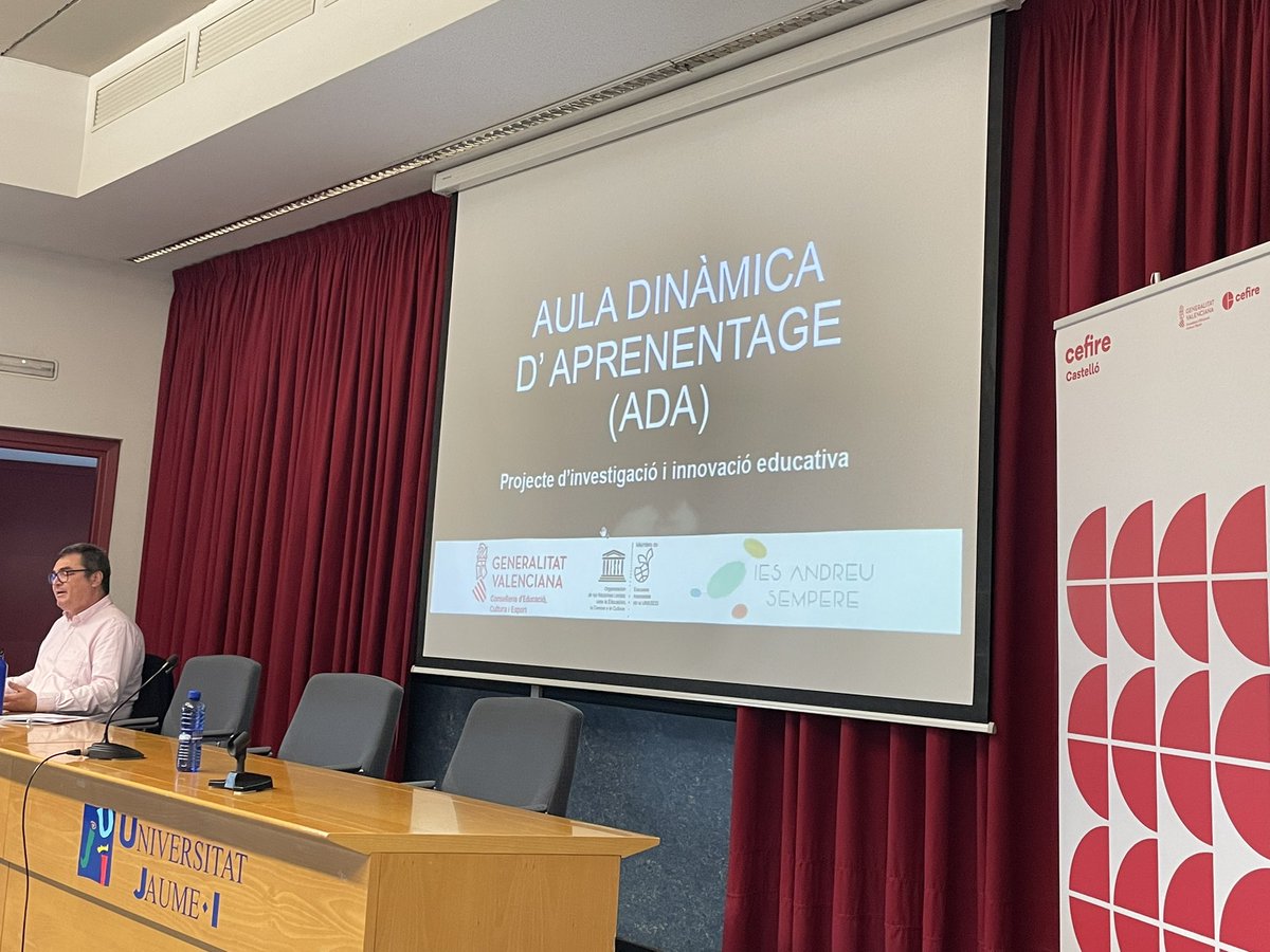 Sonipower's tweet photo. Jesús Martínez, director de l’ÍES Andreu Sempere (Alcoi), ens va parlar de l’adaptació treball per àmbits amb l’aula dinámica d’aprenentatge dissenyada per el propi equip docent.@IES_Andreu l Jornades #Femunpasendavant #CefireCastelló #equipsimpulsors #transformacioeducativa https://t.co/ZrowpnbP03