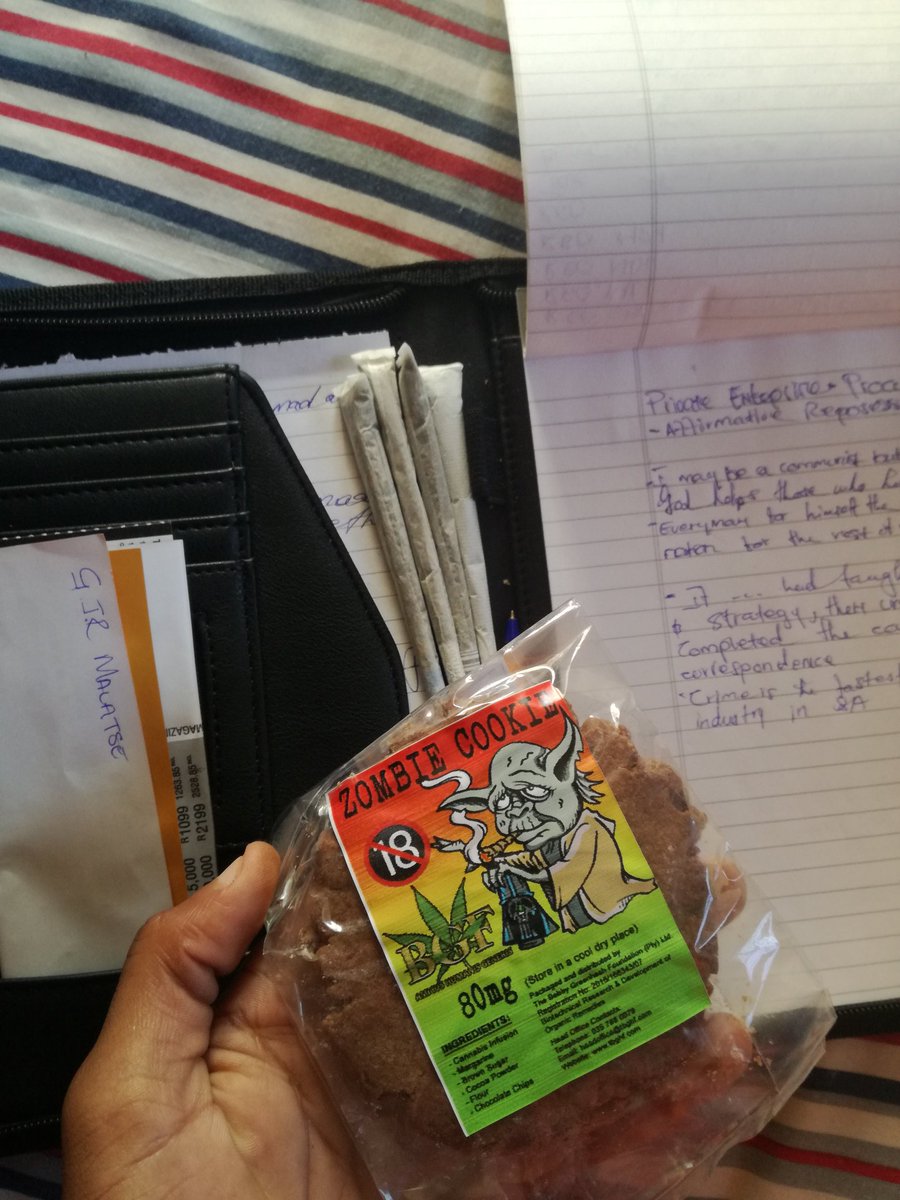 MalatseGoitse's tweet photo. @its_lelo420 🔥🔥🔥🔥😭
I can feel the day slipping

i had a #ZombieCookie  from @BGF_headoffice  Yerrrr😭 https://t.co/icjIo7D69V
