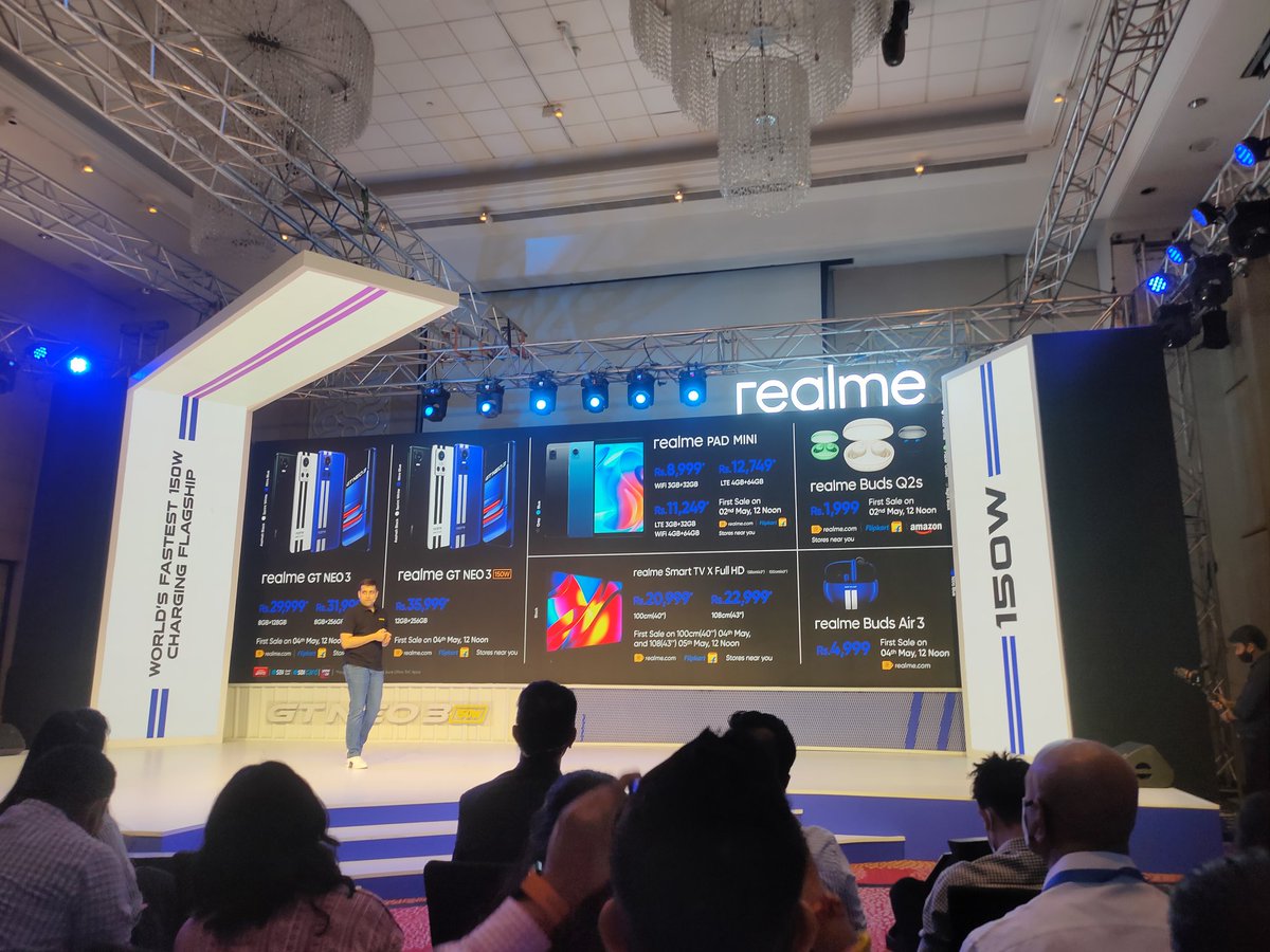 Toobafatima29's tweet photo. Amazing experience at #realmegtneo3 launchevent . Also  it was pleasure meeting the man himself @MadhavSheth1 @bhawna_20 @NeonVikash @realmeIndia @realmeCreators @FrancisRealme #NEOSpeedAwakens #realmebudsQ2s #realmePadMini https://t.co/9q9T6GmWul