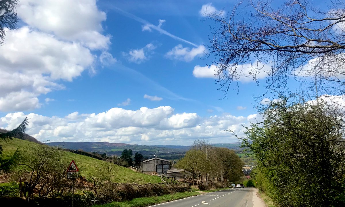 HowDoYorkshire's tweet photo. We hope that everyone enjoys some sunshine over the #bankholiday weekend 🤩 

Here's a lovely submission of Otley Chevin from @thesilversun ☀️

Send your gorgeous #Yorkshire images over to us + we'd love to share them! 📸 

#HowDoYorkshire #Yorkshire #HowDo https://t.co/el6EjcM8Ud