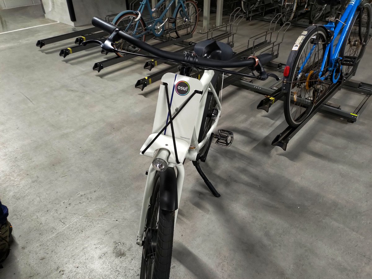 ProfessionaIBox's tweet photo. Riding the official osu!bicycles with the one and only @ppy in Tokyo https://t.co/P4npQxCi0P