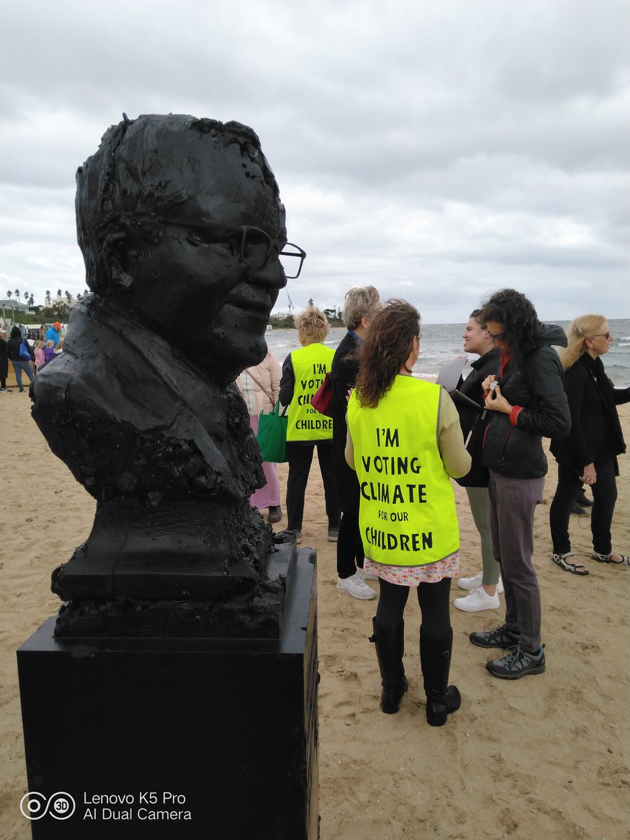 Green_Living1's tweet photo. Just saw #CoalMo down at Brighton beach https://t.co/90q1BtBbXF