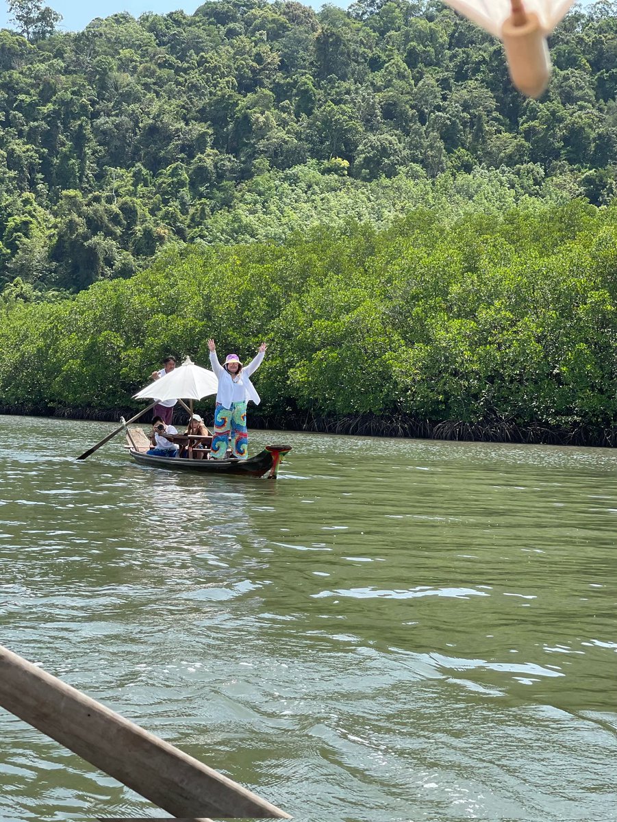 13TheFriday tweet media