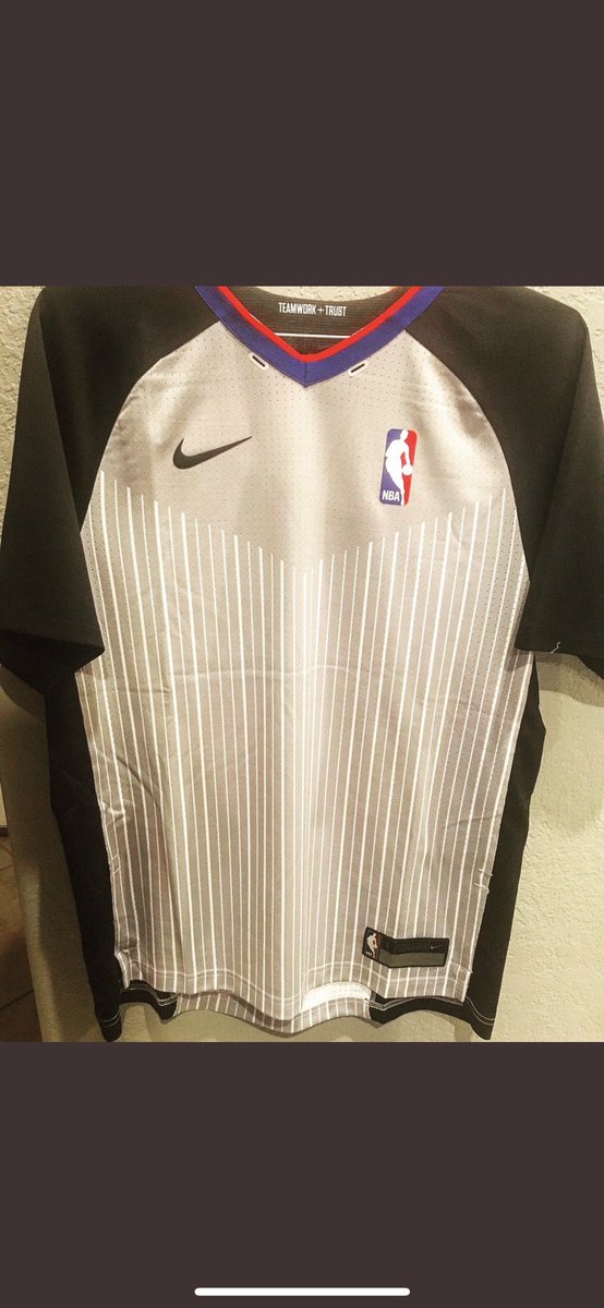 Cooper0_'s tweet photo. @WorldWideWob Just copped my grizzlies jersey 😤 https://t.co/eRtEBzlKeW