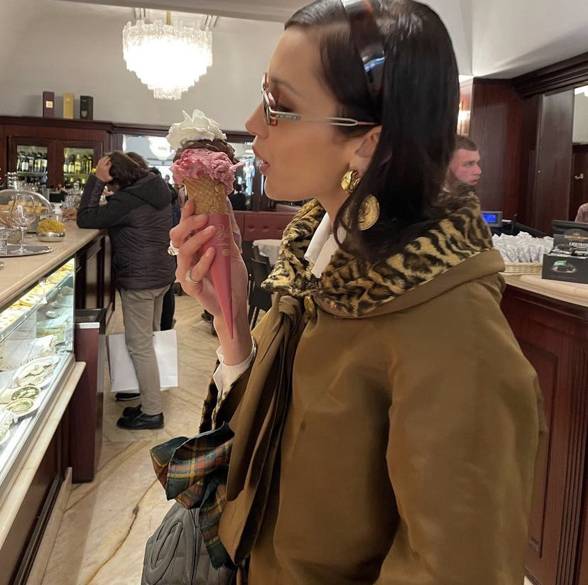 (Not) Bella Hadid. tweet media