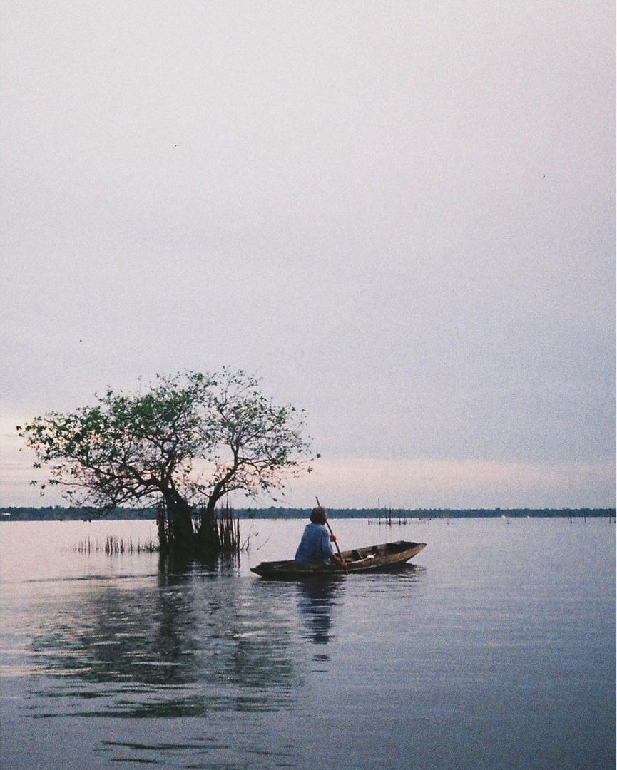 Posted on September 21, 2019
With caption :
6am🛶
Snap by : #kyoceraslimt
Film : #filmneverdieiro200
#brightisphotographernow #patthalung #thailand #thailandtravel #lake #boat #filmisnotdead #filmphotography #filmcamera #filmshooterscollective