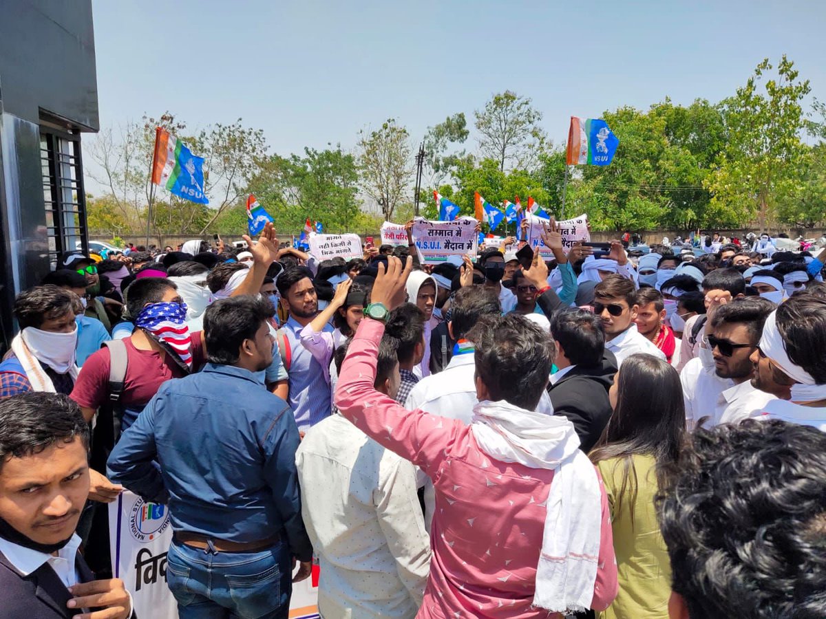 nsui's tweet photo. NSUI National General Secretary @Nagesh_nsui6 &amp; Maharashtra NSUI State President @amirshaikh_INC along with thousands of activists &amp; students protested in Nagpur University and demanded to conduct Online Exams for this Semester.
#OnlineExamForAllMaharashtraUniversities https://t.co/u9E0jq9ksu