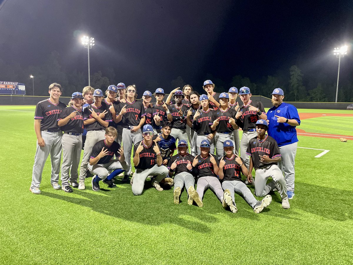 CoachOchee's tweet photo. S/o my JV guys. Started out district 0-2-1 and battled back to finish 11-3-1 and clinch the district title. Finished 18-5-1 overall. #DistrictChamps #OcheeMafia #OcheesDojo https://t.co/MRmbyIjfRS